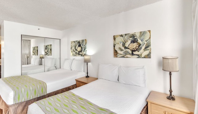 19th Floor Condo with Lanai & Sea Views - FREE Parking!