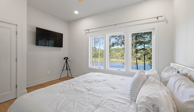 'the Emerald Cove Residence' Lake Oconee Luxury!