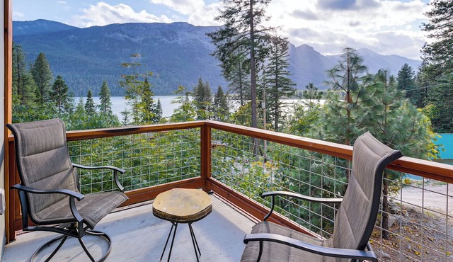 Lake Wenatchee Getaway w/Water & Mountain Views!
