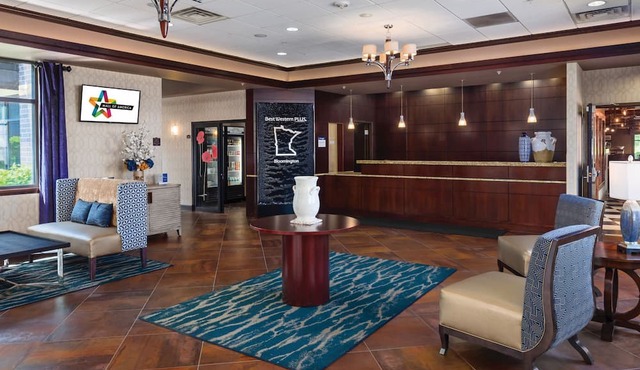 Family-Friendly Retreat with Indoor Water Park, Close to Shopping Haven