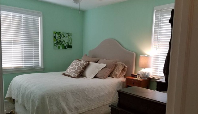 Cozy 2-bedroom cottage with WiFi, AC just a mile from the Augusta National