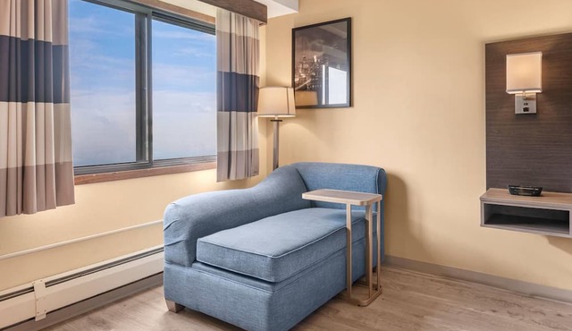 Ramada by Wyndham Minneapolis Golden Valley