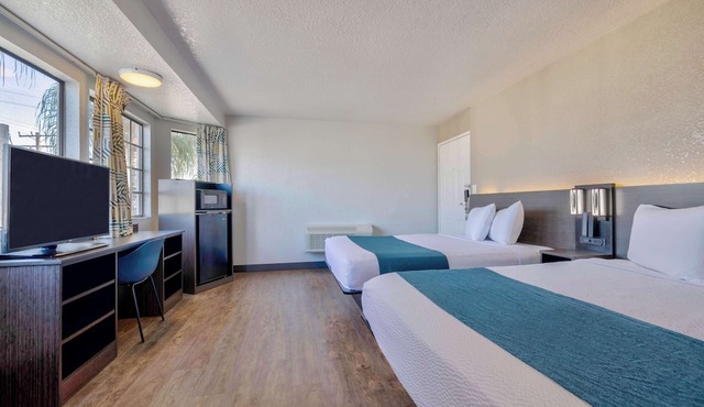 Motel 6 Anaheim, CA - Fullerton East