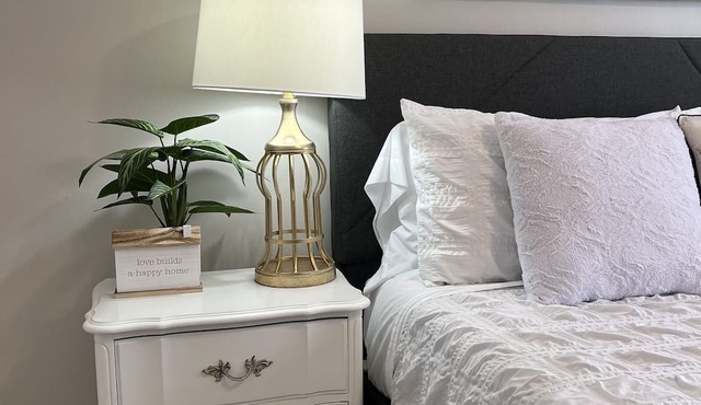King bed! Near downtown Lawrenceville! Clean.