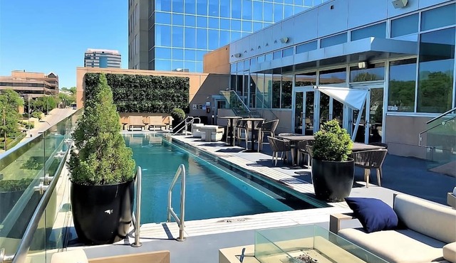 Ideal Mix of Value, Comfort and Convenience! Pet-friendly Property, Onsite Pool in Kansas City