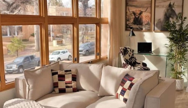 Chic View Loft at Historic Plaza - Spacious 470 Sq Ft
