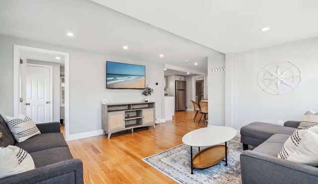 Salisbury Beach Retreat | Direct Beach Access