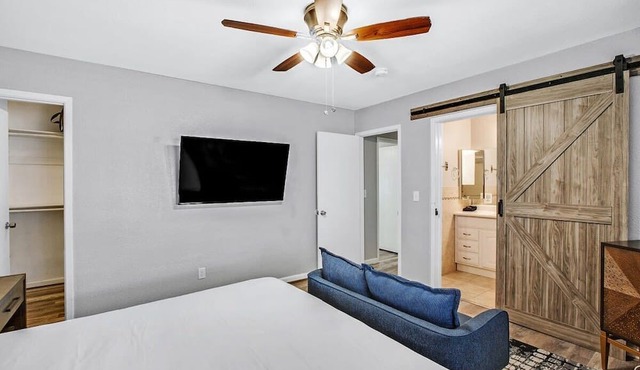 1 Story Henderson Home w 3BR, Hot tub, Sleeps 6 in Henderson