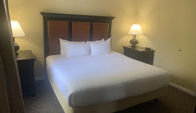 One of Williamsburg's most popular resorts. 4BDR. Pools, tennis, activities