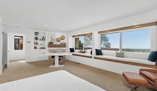 Torrey View Hideaway - Pet-Friendly Del Mar Rental with Ocean Views & A/C
