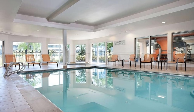 Great Amenities! 3 Comfortable Units, Free Parking, Near Santa's Village! in West Dundee