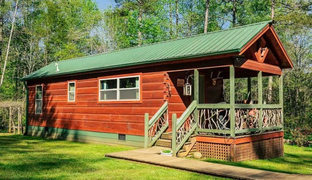Wahoo Cabin - Table Rock, Jones Gap, Caesar’s Head, Pretty Place Chapel in Cleveland