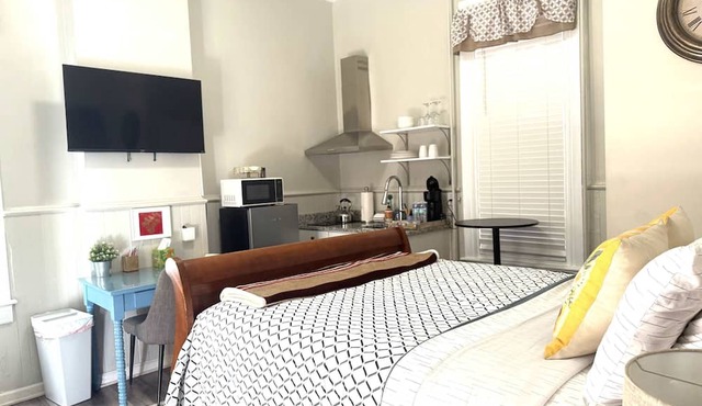 Cozy nest/private porch/museums/free parking in Richmond