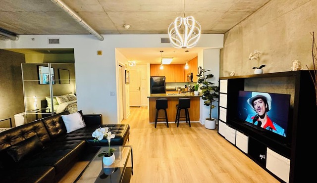 "5% Special Rate Discount" High-Rise Lovely & Spacious Condo - Family Friendly