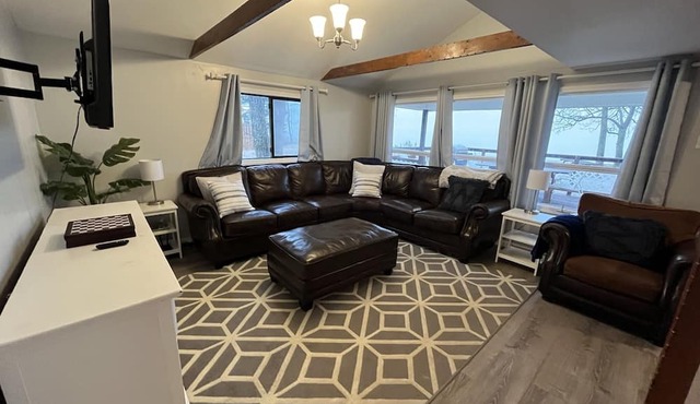 Lake Ontario Beach House Getaway- House #1 in Henderson