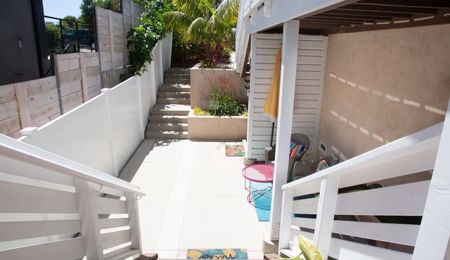 Walkable Hang Ten Hut in heart of Encinitas
