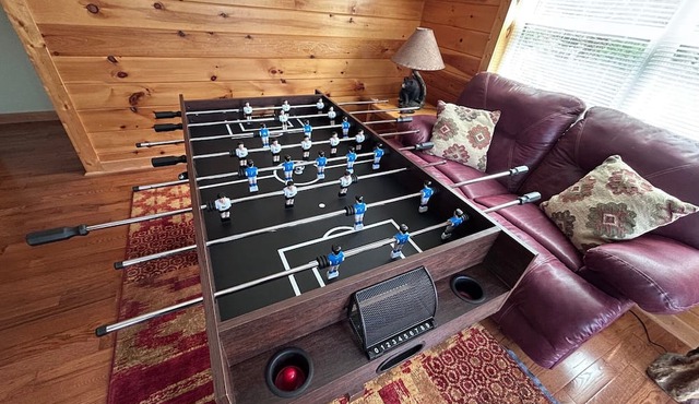 Your Slice of Paradise! Stunning Views, Hot Tub, Firepit, & Ping Pong! in Cleveland