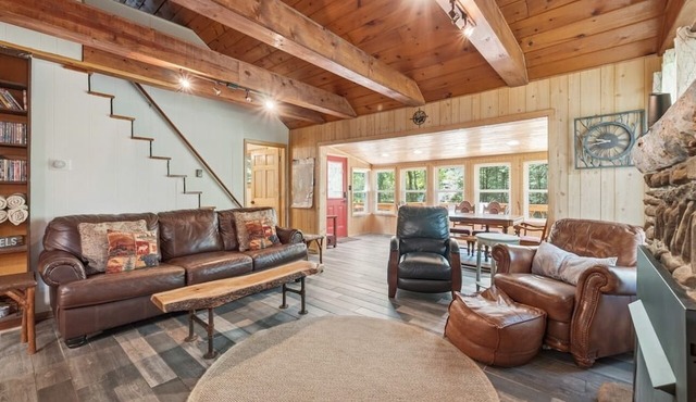 Sitting Bear Cottage in Gingercake Acres on the east side of Linville Gorge