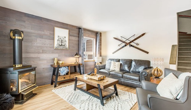 Ski-in/ski-out home with fireplace & 2-car garage - dog-friendly
