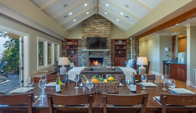 Unforgettable Mtn Views & Sunsets! Hot Tub+Fireplaces+Sauna, WiFi, Small Events!