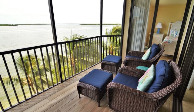 Sanibel Harbour Resort Harbour Tower 416: Relaxing in lanai gliders after a day of adventuring