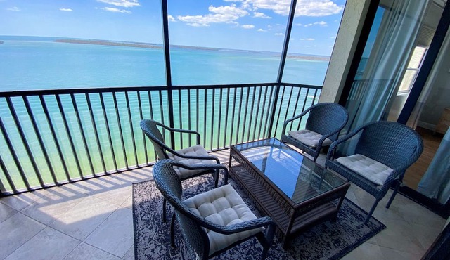 Sanibel Harbour Resort Harbour Tower 814: Renovated waterfront condo with beach, pool, grill