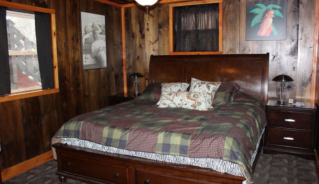 Rental House located TWO minutes walking distance to Ellicottville town!