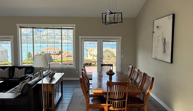 Wapato Point Uplake View Home - Across the Street from Pool & Park