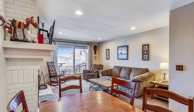 Sunrise Timberline I7 Quaint 2 bedroom Sunrise Timberline I7 Ski to/from. Pets welcome