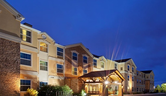 King Suite | Free Daily Breakfast, Pool + Hot Tub Access