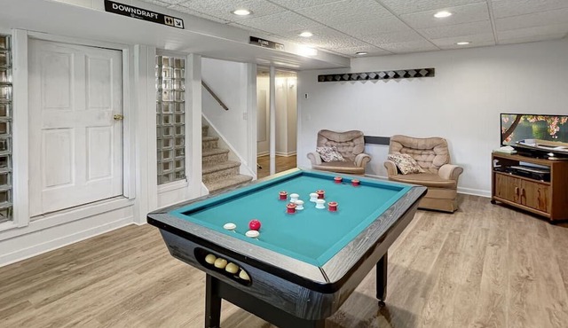 Sweet Life - Vermont Chalet - 6 person Indoor Hot Tub - 15 min to Killington