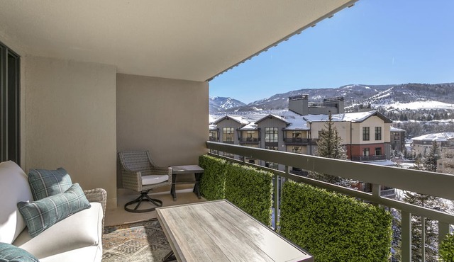 Modern luxurious 4 BD w Views A605 in Avon