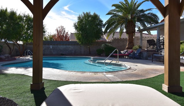 Lg Family Friendly 4 BD, Heated Pool, 12Min To The Strip