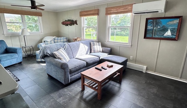 Tranquil Beach Cottage directly across from beach access-Pets & Children Welcome in slaughter beach