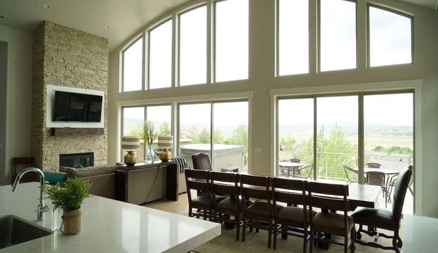 Gorgeous Mountain Home! Sleeps 28! Private, Beautiful, Spacious