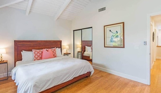 Private 4bd Home, Walk to Beach