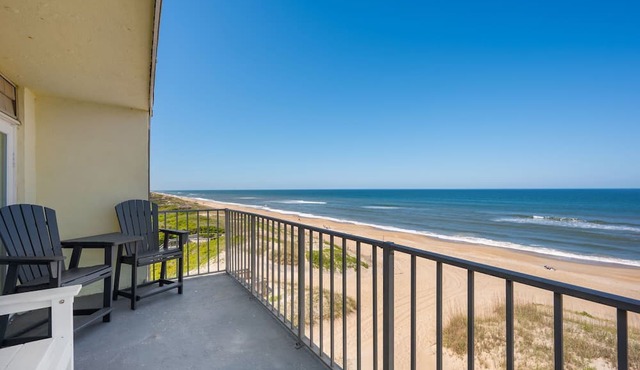Oceanfront OBX Condo, Top Floor, Walk-In Shower and Patio in Nags Head