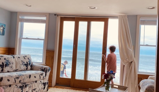 Direct Ocean Front Beach Cottage