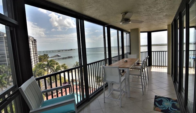 Sanibel Harbour Resort: Harbour Tower 711 Updated beachfront condo with wrap-around lanai.