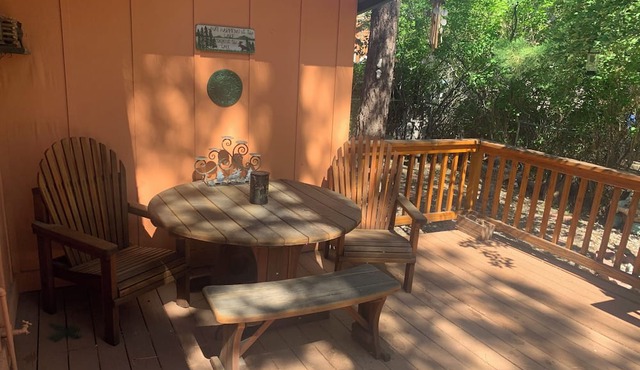 Romantic Rustic Log-Cabin, Strictly For Couples or Small Families, 4-Person Max!