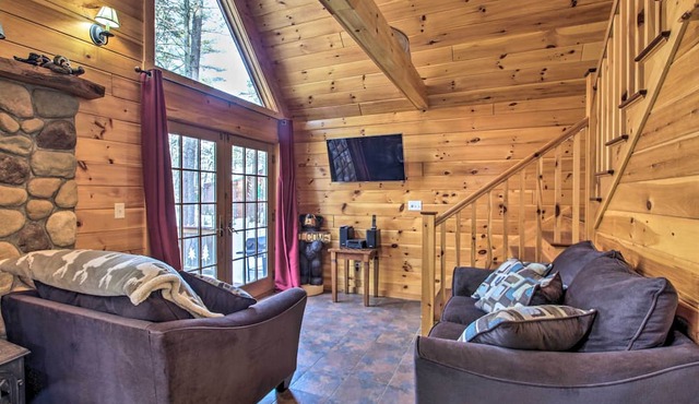 Secluded Conway Home w/Theater Room & Hot Tub! in Conway