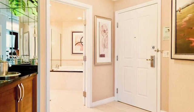 No Resort Fee | Strip Views, Pools & Parking in Las Vegas