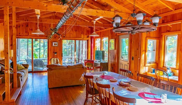 Family-friendly Waterfront Retreat "A Little Slice of Heaven" in Diamond Point