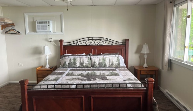 Delightful 4-bedroom home with AC on Lake George in Diamond Point, NY