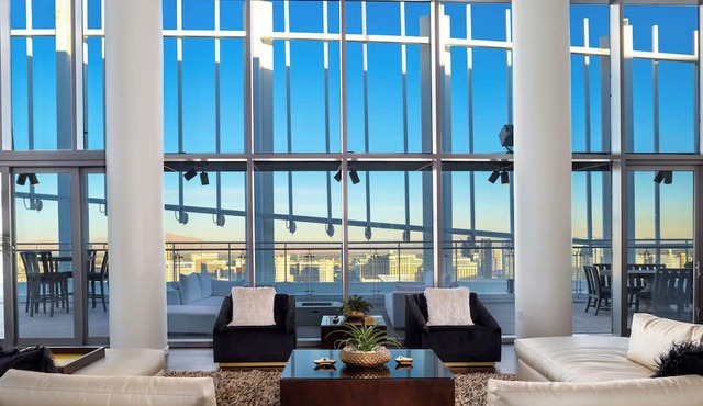 20m Entire 59th Floor Palms Penthouse Hot tub