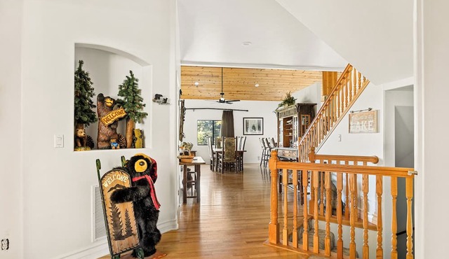 Lake Arrowhead Cabin with Lake View Sleeps 12