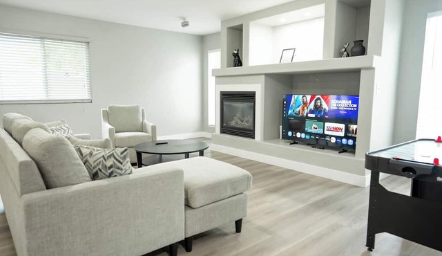 7BR Retreat Sleeps 25 Near Ski & Downtown SLC in West Jordan