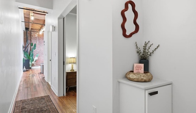 Oak St. #3 Modern 1BR Loft | Steps to T-Mobile + Power & Light | Free Parking