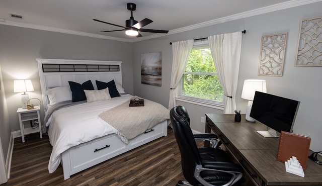 Pines at 5 Corporate Furnished Rentals Suite 223