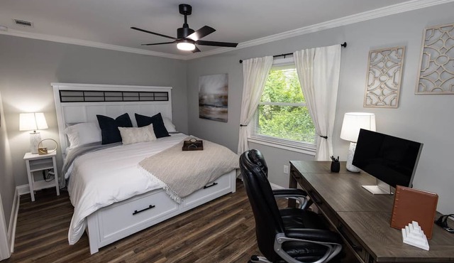 Pines at 5 Corporate Furnished Rentals Suite 214